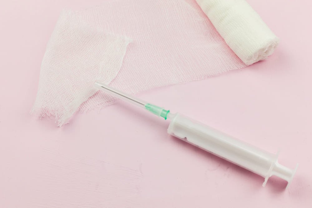 Colocación implante subdermico